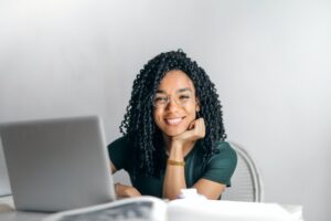 positives Kundenerlebnis wirkt sich auf die Kundenbindung aus